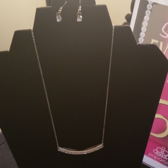 NECKLACE AND EARRING SET